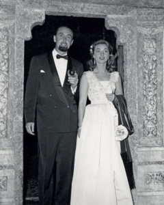 Novembre 1950, Hans e Lotte si sposano… solo qualche giorno dopo essere rientrati dalla spedizione nel Mar Rosso. La foto li ritrae nel 1956 a un ricevimento del Principe del Liechtenstein.