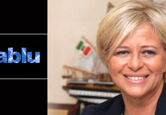 Conduce la trasmissione la giornalista Rai Donatella Bianchi, la cui immagine è storicamente e strettamente associata a Lineablu