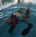 Momenti di apprendimento guidato in piscina