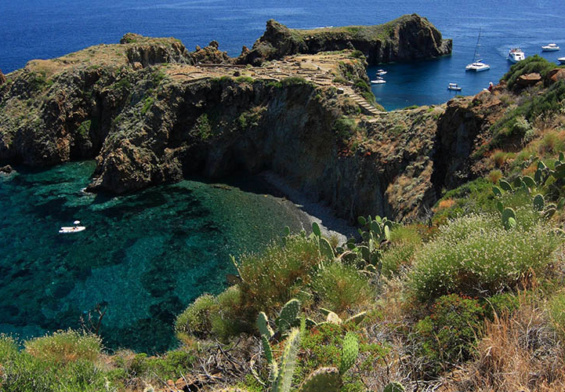 Panarea - vista sul villaggio preistorico