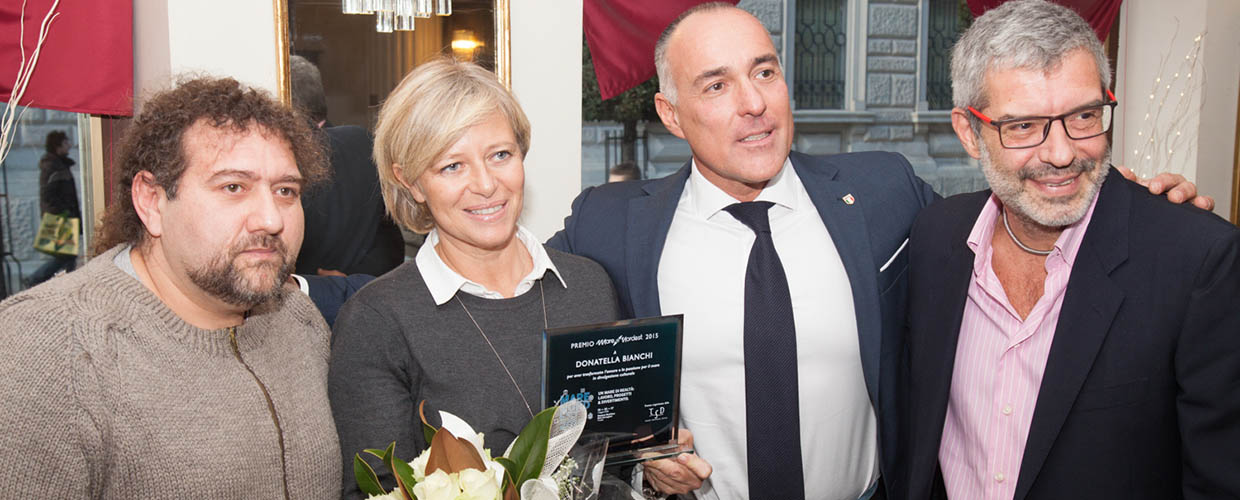 A destra nella foto rispetto a Donatella Bianchi, Roberto Bolelli e Edoardo Nattelli, rispettivamente Presidente e Segretario di Trieste Sommersa Diving. A sinistra Alessandro Damico, vicepresidente