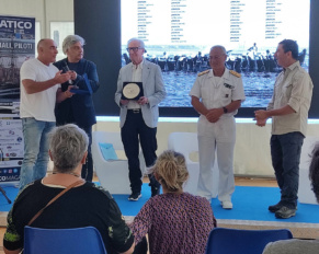 Presentazione del libro "Tonnare di ritorno", autore Fabio Morreale - il primo da destra - con verso sinistra l'Ammiraglio Luca Sancilio, l'Ing. Franco Cossutta, il presentatore Vincenzo Cardella e Roberto Bolelli patron di MNE