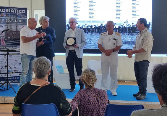 Presentazione del libro "Tonnare di ritorno", autore Fabio Morreale - il primo da destra - con verso sinistra l'Ammiraglio Luca Sancilio, l'Ing. Franco Cossutta, il presentatore Vincenzo Cardella e Roberto Bolelli patron di MNE