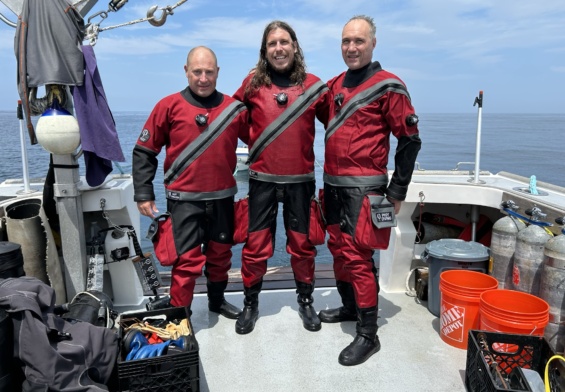 Il team italiano, al completo, di Un lembo di Patria dopo la prima immersione sul relitto dell'Andrea Doria 2_copyright credit D_V Tenacious 2