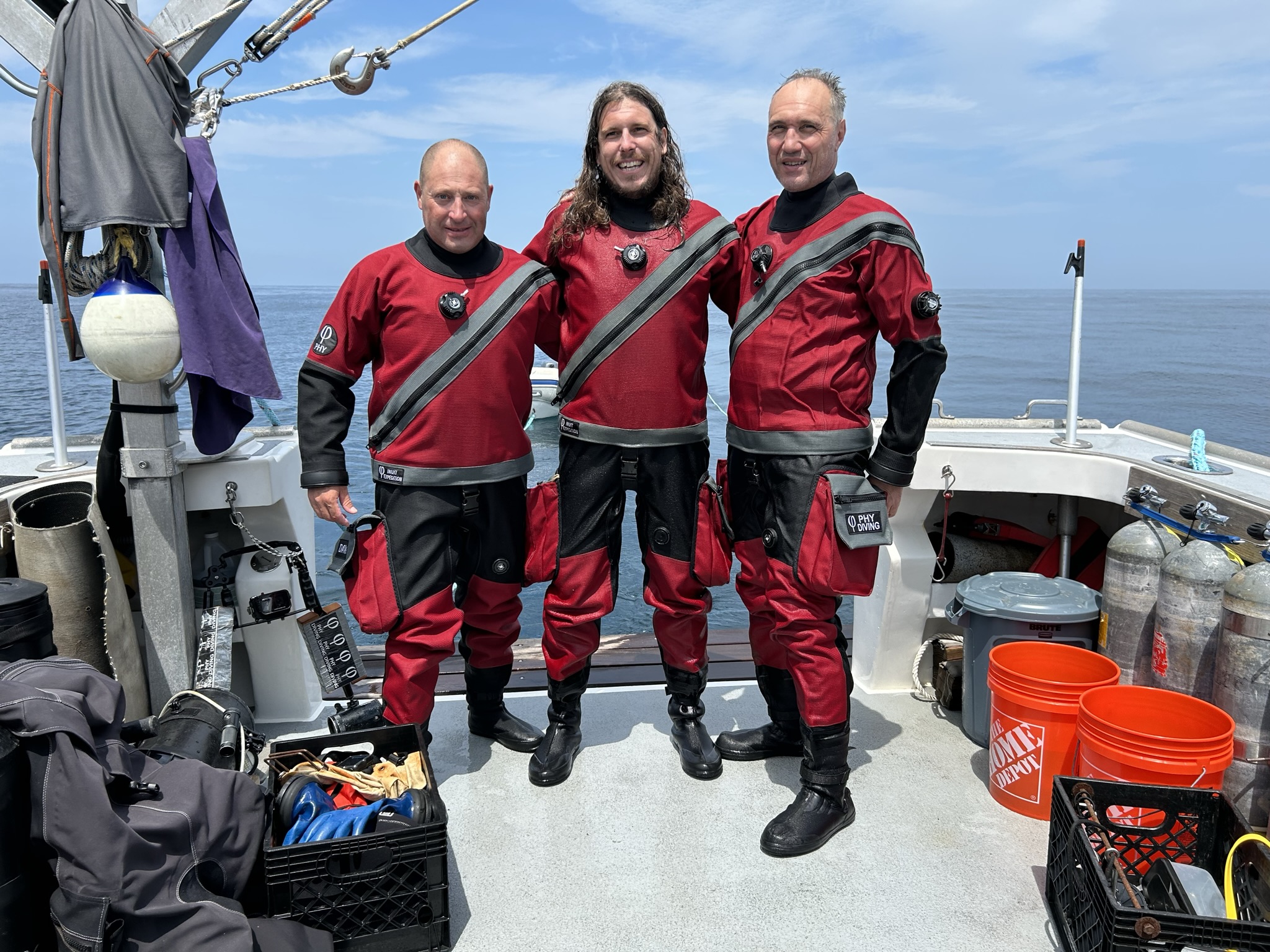 Il team italiano, al completo, di Un lembo di Patria dopo la prima immersione sul relitto dell'Andrea Doria 2_copyright credit D_V Tenacious 2