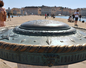 La Rosa dei Venti in cima al Molo Audace a Trieste