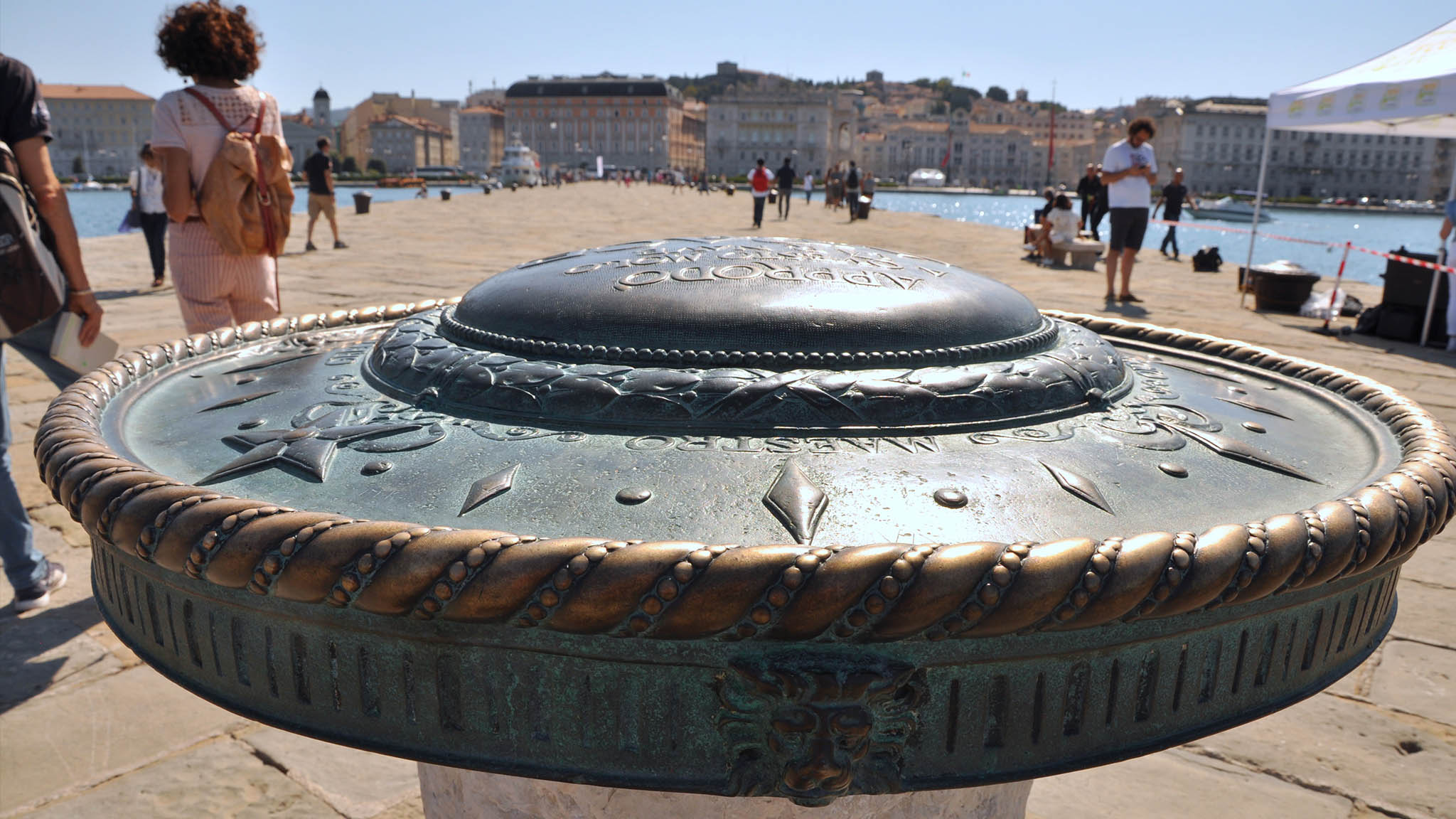 La Rosa dei Venti in cima al Molo Audace a Trieste