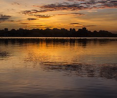 Tramonto sul mar Piccolo, con l’auspicio che ad ogni tramonto segua una nuova alba per un giorno migliore per tutti gli abitanti del mar Piccolo