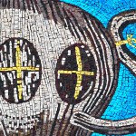 Lo stemma del MAS in mosaico, com'è tradizione artistica a Ravenna